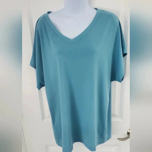 NEW V-Neck Top - Picture 10 of 10